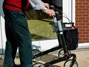 介護転職でパートの時給の目安はいくら？