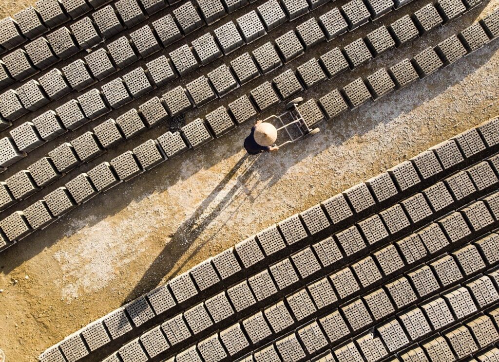 介護の転職で長時間労働から抜け出したい人のための解決策は？