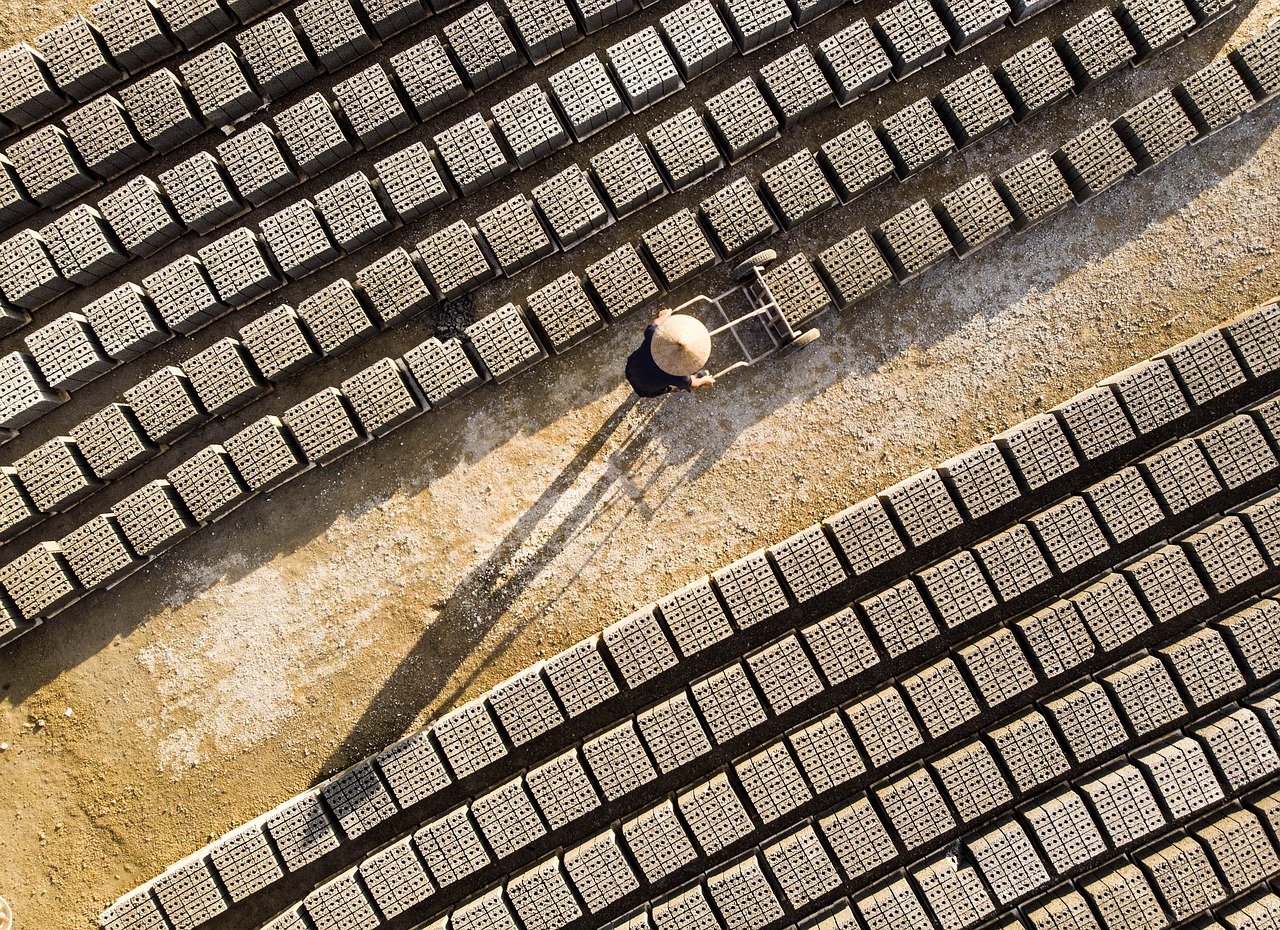 介護の転職で長時間労働から抜け出したい人のための解決策は？