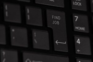 介護転職の求人サイトが多すぎて決められない時の対処法は？