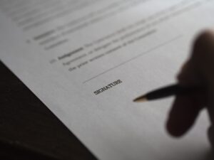 介護転職で有期契約が更新されない不安への対処法は？