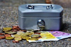 介護転職で貯金できない？給料と生活費の見直し方法は？